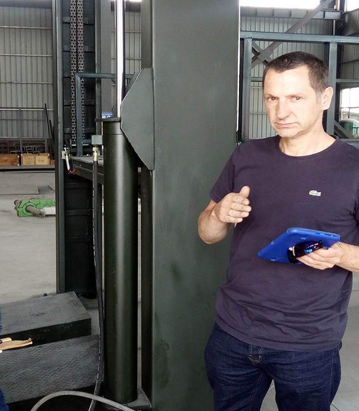 英国客户验收举升机成功