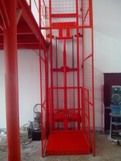 导轨式液压升降机